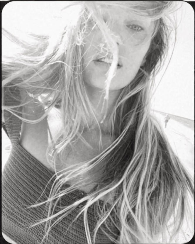 Candice Swanepoel mặc mộc vẫn quá đẹp với body siêu gợi cảm - ảnh 13