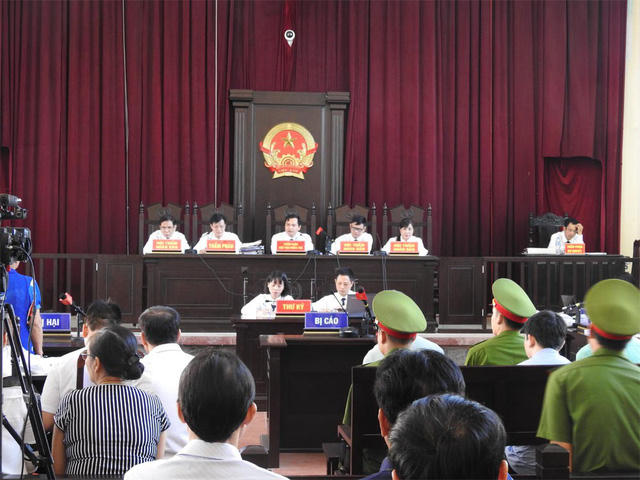 Quang cảnh phiên tòa.