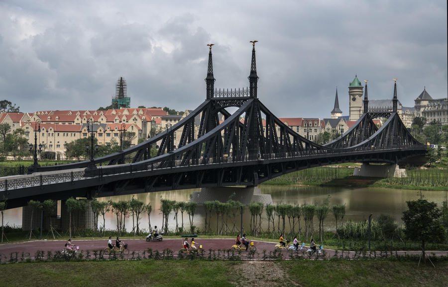 Đại bản doanh tỉ đô của Huawei: Gần 60.000 nhân viên không dùng tiền mặt, ngắm thiên nga đen và chụp ảnh sống ảo khi rảnh rỗi - Ảnh 10.