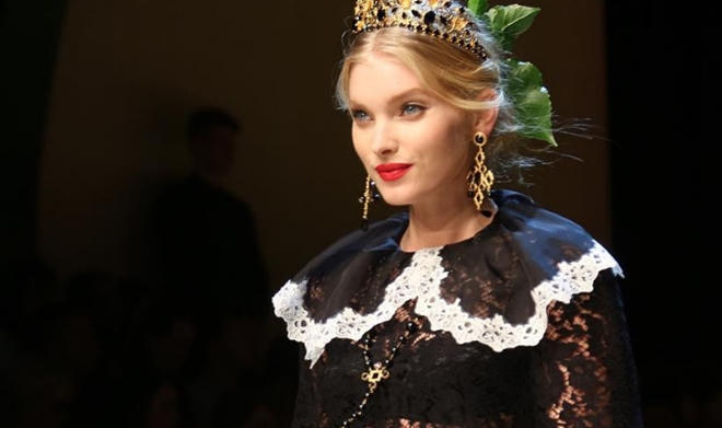 Ngoài Victoria’s Secret, Elsa Hosk còn là gương mặt quen thuộc trình diễn cho nhiều hãng thời trang nổi tiếng như Dior, Dolce&Gabbana, Ungaro, H&M, Lilly Pulitzer và Guess. Trang Models xếp cô ở vị trí thứ 15 trong nhóm những người mẫu quyến rũ nhất.