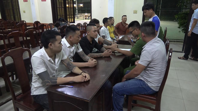 Nhóm thanh niên sử dụng ma túy bị mời về cơ quan công an làm việc