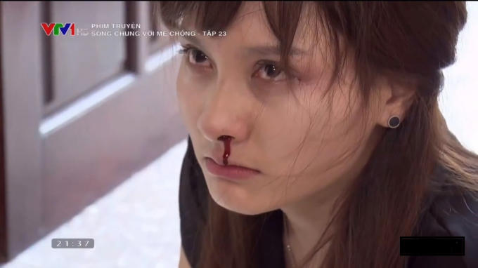 Thanh tiếp tục đánh Vân tới mức chảy máu mũi.