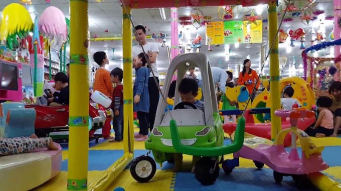 Nhà sách “độn” khu vui chơi, siêu thị