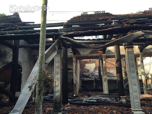 Chùa Tĩnh Lâu hoang tàn sau khi bị