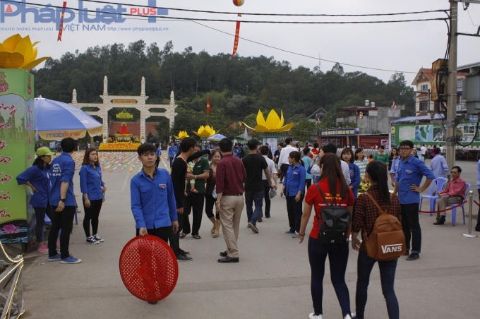 Hòa Thượng Thích Quảng Tùng, Trưởng Ban trị sự Phật giáo Hải Phòng cho biết, Phật ngọc cho hòa bình thế giới (gọi tắt là Phật ngọc) là pho tượng được tạc theo khuôn mẫu đức Phật Thích Ca Mâu Ni trong Bảo Tháp Đại Giác Ngộ ở Bồ Đề Đạo Tràng (Ấn Độ) và đã được triển lãm vòng quanh thế giới từ năm 2009 đáp ứng phần nào nhu cầu chiêm bái Phật ngọc của hàng triệu tôn đức, tăng ni, Phật tử và nhân dân thế giới.