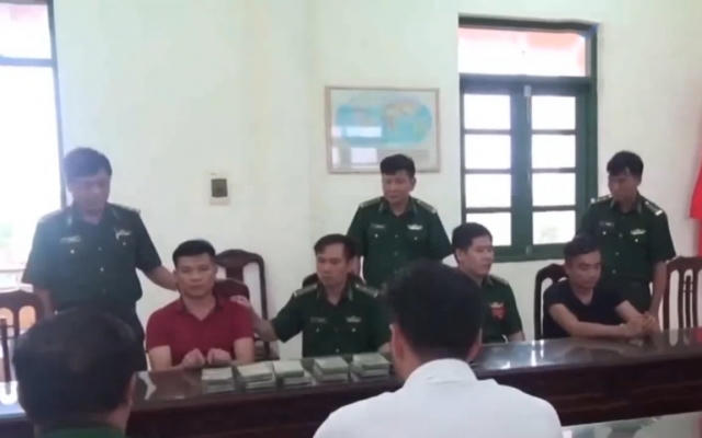 Tin nhanh ngày 8/5/2019: Bắt 2 đối tượng vận chuyển 10 bánh Heroin