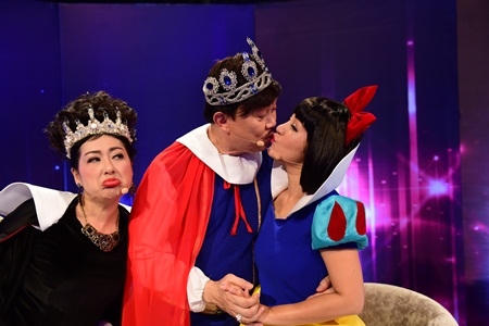 Chí Tài khoe khả năng vũ đạo trên giày cao gót