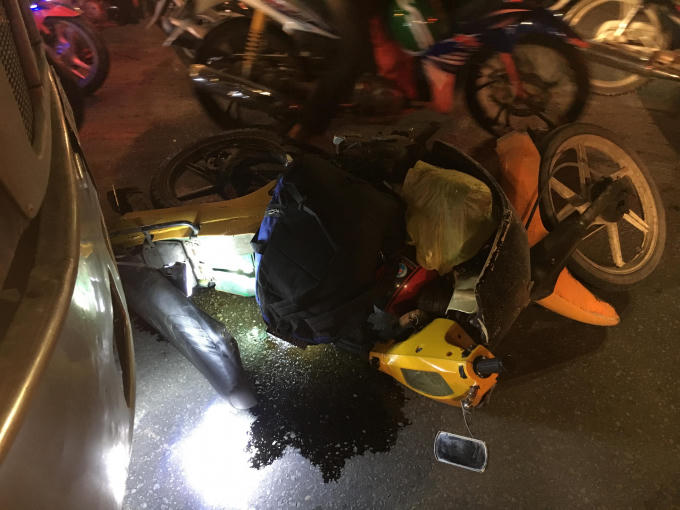 Xe máy của nạn nhân tại hiện trường.