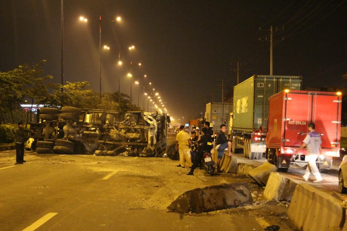 Hiện trường vụ lật xe.
