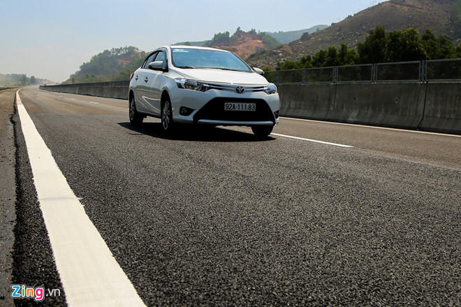 Chủ đầu tư, đơn vị tư vấn gi&aacute;m s&aacute;t v&agrave; c&aacute;c nh&agrave; thầu đ&atilde; sửa xong những chỗ hư hỏng h&ocirc;m 17/10. Ảnh:&nbsp;Tiến Đạt.