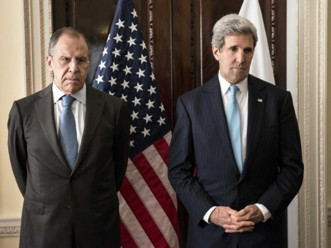 Ngoại trưởng Nga Sergei Lavrov và Ngoại trưởng Mỹ John Kerry. (Ảnh: Business Insider)