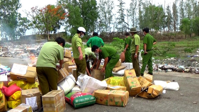 Bạc Liêu: Tiêu hủy số lượng lớn hàng giả, hàng lậu, hàng kém chất lượng