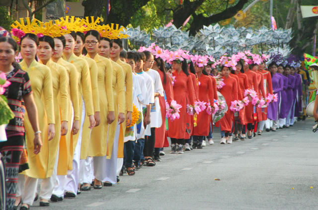 Vị trí đoàn rước tôn vinh nghệ nhân làng nghề bắt đầu từ đường Lê Lợi.