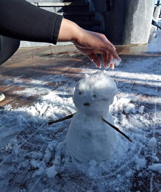 Bất ngờ cảnh sương muối phủ trắng đỉnh n&uacute;i Phan Si Păng