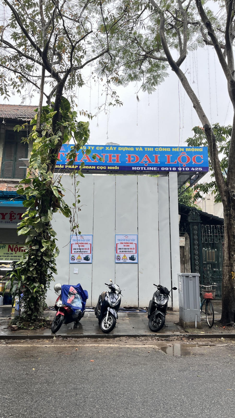 Công trình xây dựng tại 19B phố Hàm Long đang bị tạm đình chỉ xây dựng.