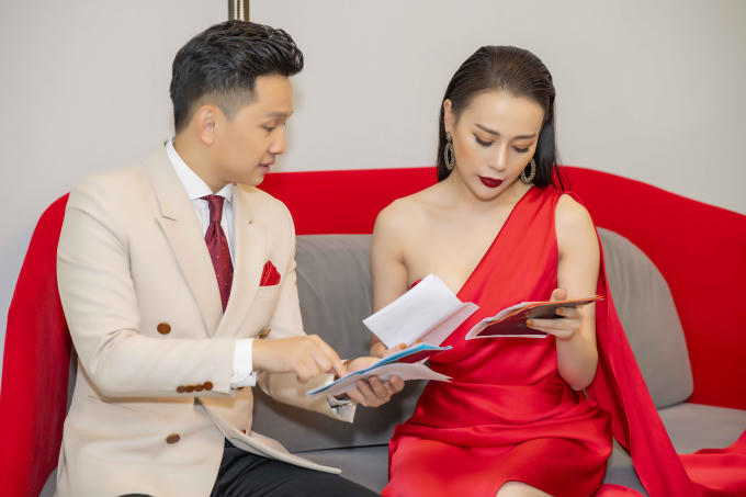 Lịch tr&igrave;nh k&iacute;n đặc &ldquo;kh&ocirc;ng thở nổi&rdquo; trong một ng&agrave;y của Phương Oanh