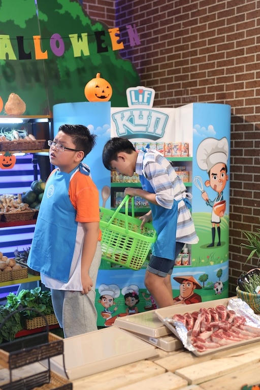Các đội chọn nguyên liệu.