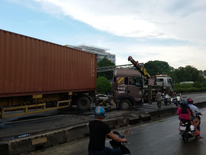 Tới hơn 16h cùng ngày, hiện trường được giải quyết xong.