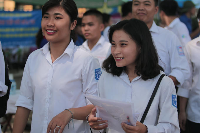 Hầu hết các thí sinh đều vui vẻ sau bài thi Ngữ văn.