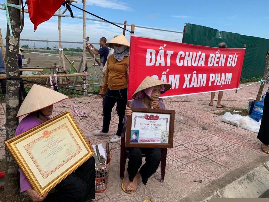 19 hộ gia đình thôn Tống Thỏ Nam, xã Đông Mỹ, thành phố Thái Bình liên tục kêu cứu khi cho rằng tiền đền bù đất ruộng quá thấp (Ảnh: Người dân cung cấp).