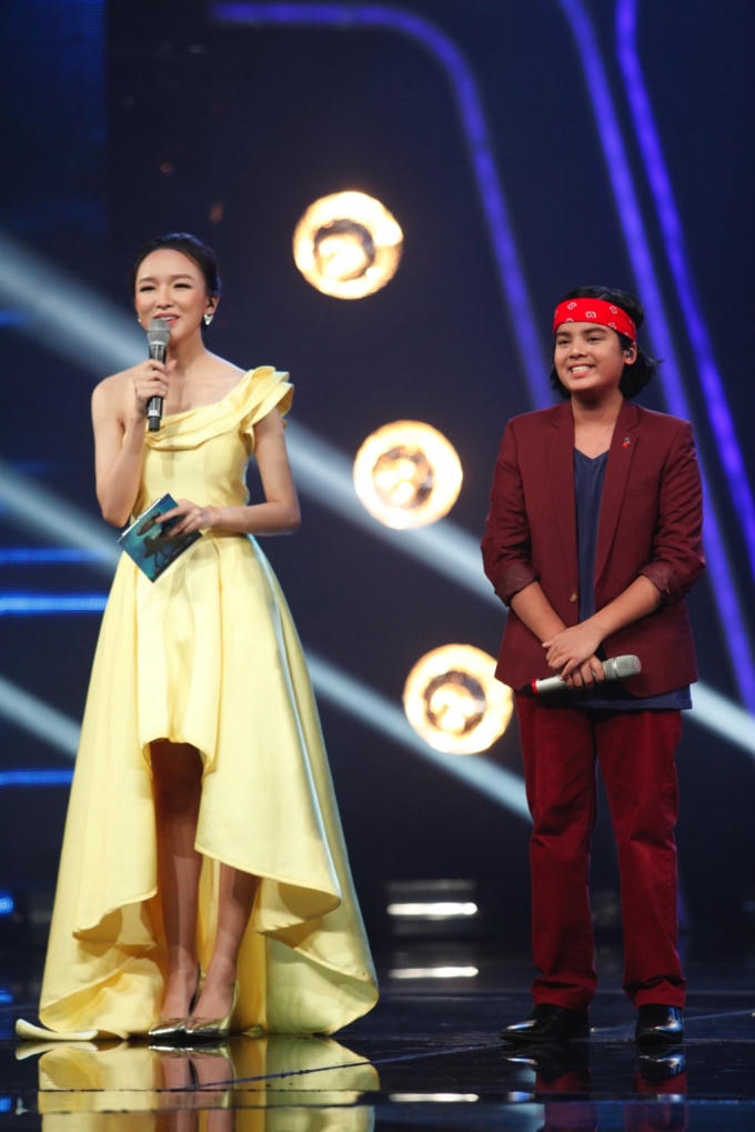Vietnam’s Idol Kid 2016: “Cậu bé hát đám cưới” giản dị trên sân khấu hát về mẹ