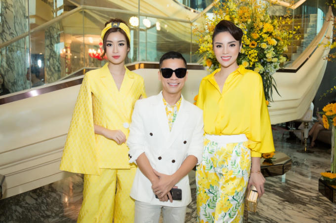 D&agrave;n mỹ nh&acirc;n khoe sắc với hoạ tiết hoa mimosa, hoa tử đằng của Adrian Anh Tuấn