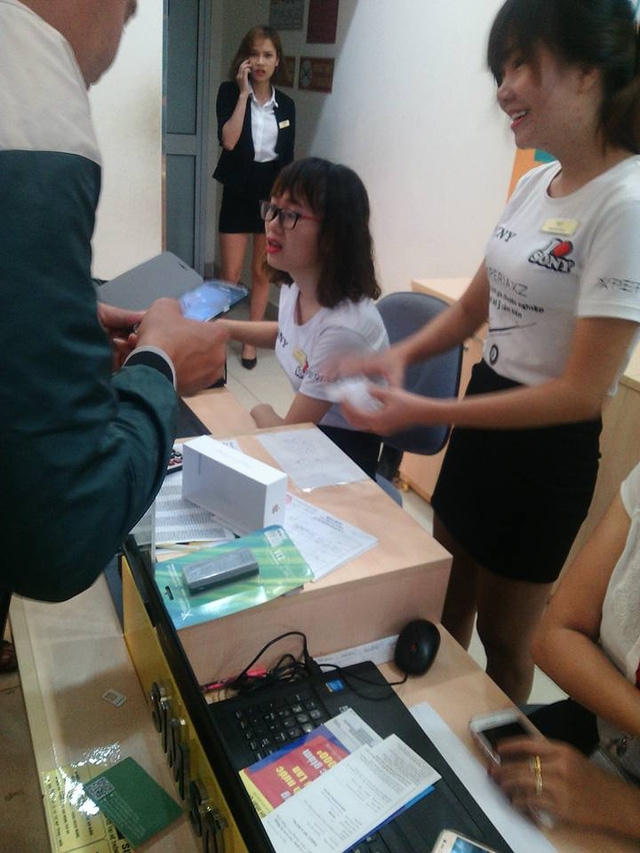 Những hình ảnh được ghi lại tại cửa hàng được cho là Thế Giới Di Động