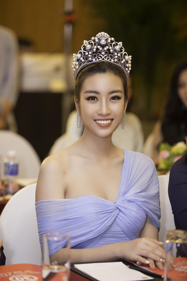 Hoa hậu Hà Kiều Anh và Hoa hậu Đỗ Mỹ Linh.