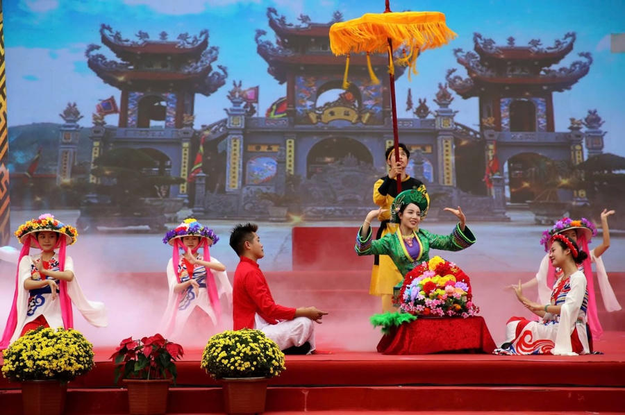 Màn biểu diễn nghệ thuật dân gian đặc sắc trong chương trình khai hội Đền Cặp Tiên năm 2026.
