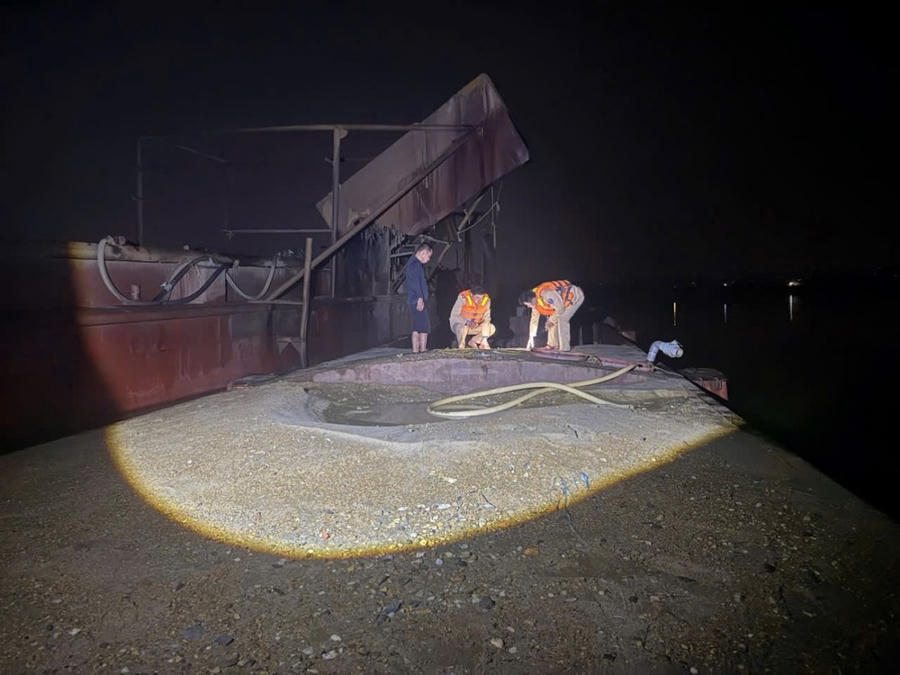 Thời điểm kiểm tra, trên khoang hàng có khoảng 170m³ cát.