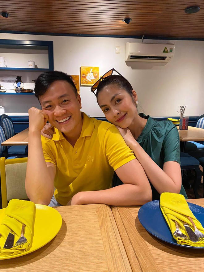 Choáng trước nhan sắc không tuổi của cặp bài trùng 'Bỗng dưng muốn khóc' sau 12 năm - ảnh 1