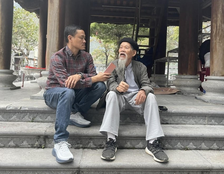 Cụ Chu Văn Thim (sinh năm 1940) thủ nhang Đền Thái Vi chia sẻ với PV Báo PLVN.