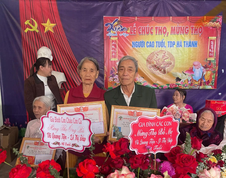 Buổi lễ mừng thọ diễn ra tại tổ dân phố Hà Thành (phường Nghi Sơn, Thanh Hoá) vào sáng mùng 4 Tết Bính Ngọ 2026.