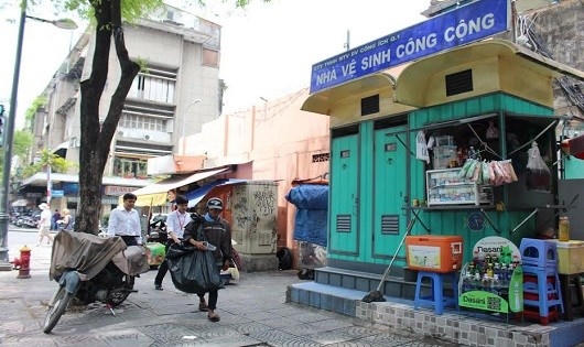 51,1% phụ nữ và trẻ em gái cảm thấy bất an ở những khu vực công cộng như xe bus, bến xe, nhà vệ sinh (ảnh minh họa).