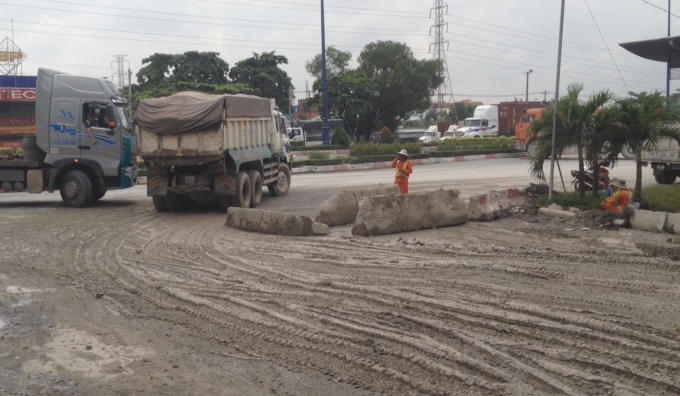 Thủ phạm là những chiếc xe ben gây ra.