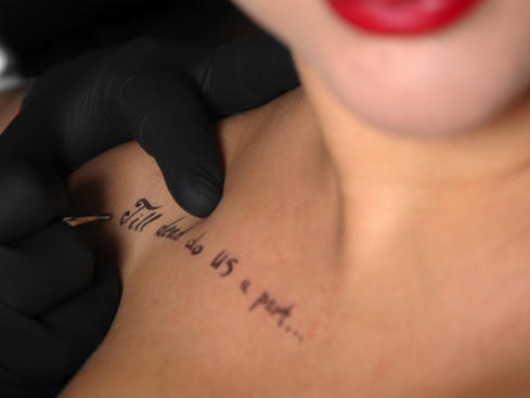 Mực hay kim xăm bị nhiễm trùng có thể gây nguy hiểm cho người xămẢNH: SHUTTERSTOCK