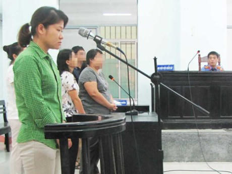 Cựu trung úy CSGT Lê Thị Minh Trang bị phạt ba năm tù về tội tham ô tài sản. Ảnh: THIỀU HOA