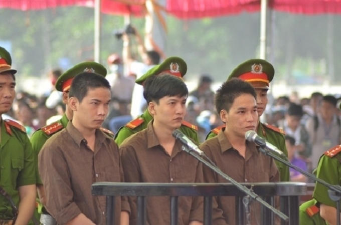 Các bị cáo tại tòa sơ thẩm.