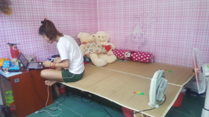 H&agrave; Nội: Cuộc sống của sinh vi&ecirc;n bị đảo lộn trước c&aacute;i n&oacute;ng hơn 40 độ C