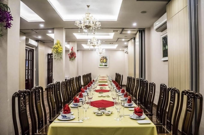 Phòng Vip rộng rãi, sang trọng, phù hợp để tổ chức những buổi tiệc lớn.