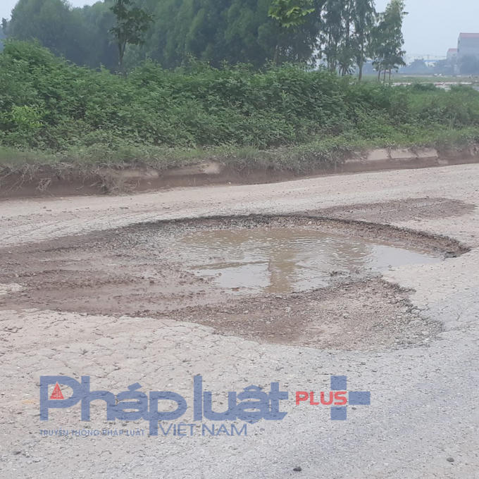 Những hình ảnh trước đó PV Pháp luật Plus đã ghi nhận tại đường gom BOT Hà Nội - Bắc Giang.