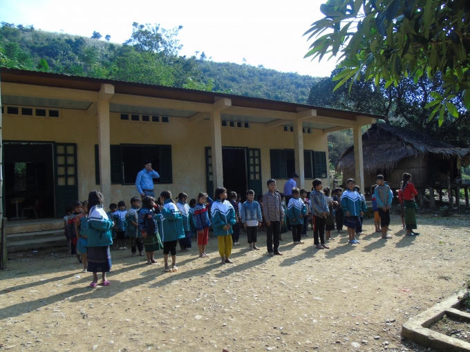 100% nhà giáo và cán bộ quản lý cơ sở giáo dục phổ thông công tác tại vùng dân tộc sử dụng được ít nhất một tiếng dân tộc ở địa bàn công tác.