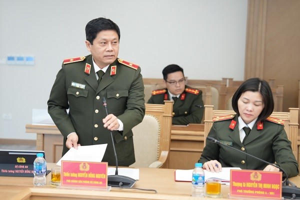 Thiếu tướng Nguyễn Hồng Nguyên, Phó Chánh Văn phòng Bộ Công an phát biểu tại buổi làm việc.