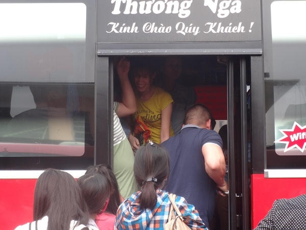 Xuất hiện tình trạng "nhồi nhét" khách tại bến.