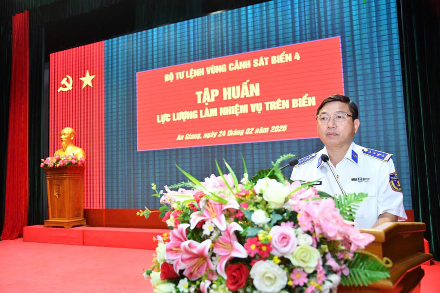 Đại tá Trần Nguyên Lai - Phó Tư lệnh, Tham mưu trưởng Bộ Tư lệnh Vùng Cảnh sát biển 4 phát biểu tại buổi Bế mạc Tập huấn cho lực lượng làm nhiệm vụ trên biển.