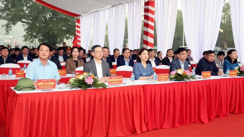 Các đại biểu tham dự buổi lễ. (Ảnh: Đ. Thắng).