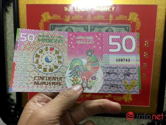 Hình ảnh con gà cách điệu với màu sắc sặc sỡ trên tờ tiền Kamberra có mệnh giá 50 Numismas của Úc này được bán với giá 100 ngàn đồng.