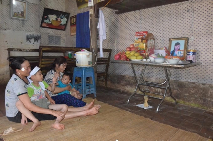 Bắc Giang: Xé ruột cảnh 2 cháu bé trong chưa đầy nửa năm trời mồ côi cả cha lẫn mẹ