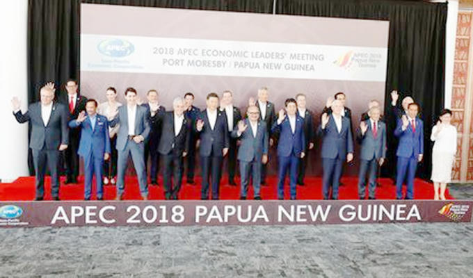 Các nhà lãnh đạo chụp ảnh chung tại APEC 2018. Ảnh: AFP