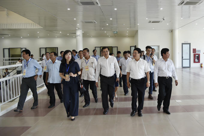 Phó Thủ tướng Phạm Bình Minh cùng Chủ tịch UBND TP Đà Nẵng Huỳnh Đức Thơ có mặt tại Trung tâm báo chí quốc tế APEC 2017.